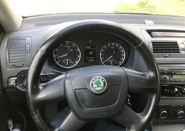 Skoda Octavia cena 15500 przebieg: 401000, rok produkcji 2013 z Zambrów małe 56